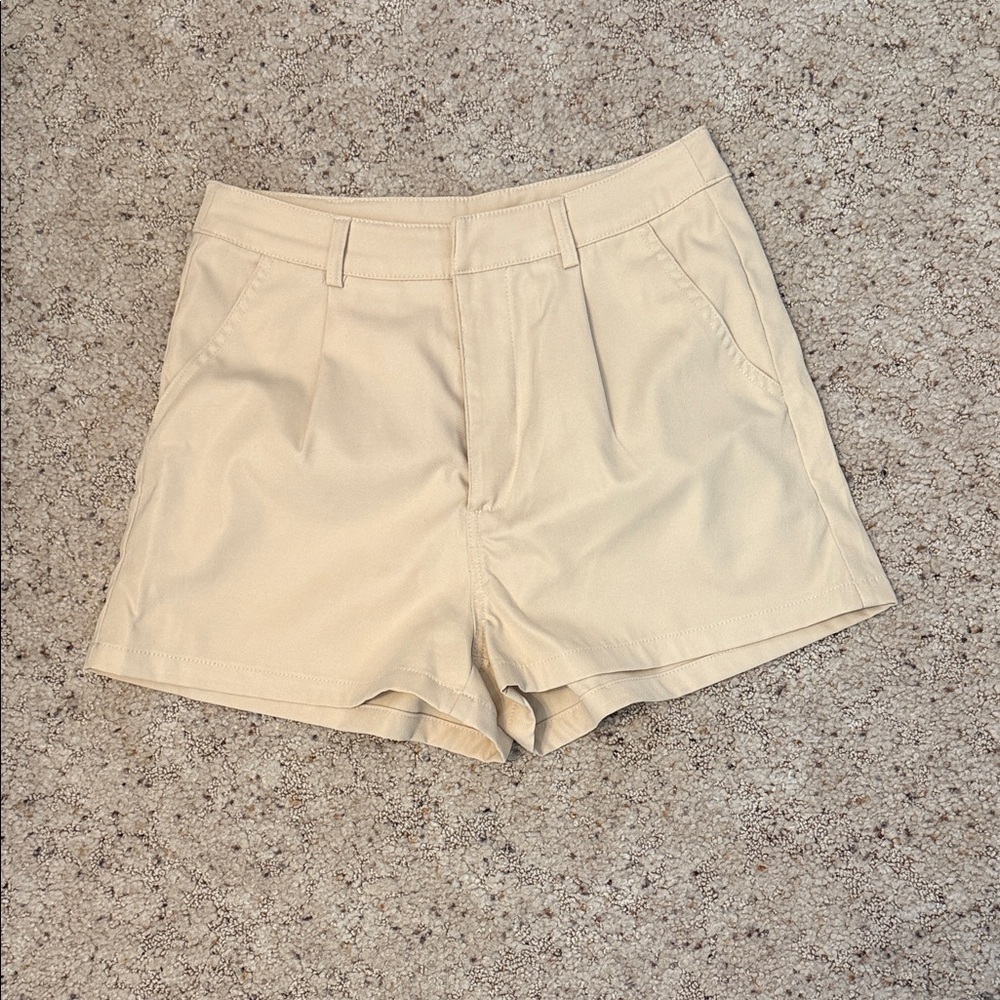 SHEIN Cream High-Rise Pleated Women's Shorts